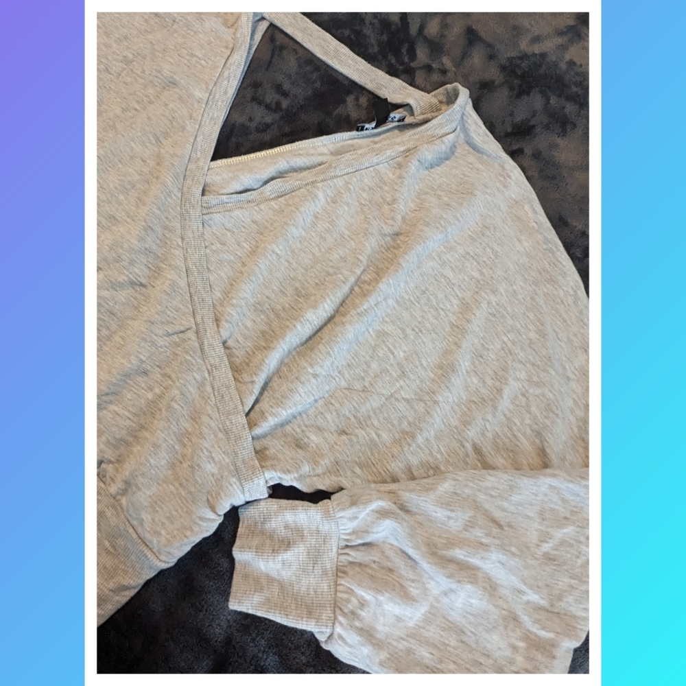 Express Wrap Sweatshirt - Picture 7 of 10